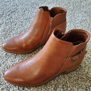 Baretraps Womens Marconi Faux Leather Ankle Booties 7.5M
